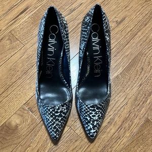 Calvin Klein heals size 9